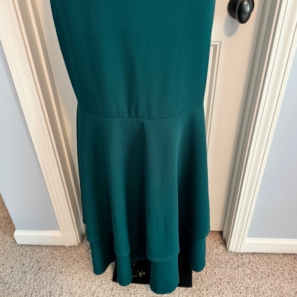 Lulu’s Medium Tier and There Hunter Green Tiered Trumpet Hem Maxi Dress ~Holiday - Picture 4 of 8